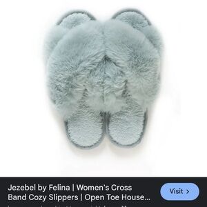 Jezebel by felina  like new cross band fuzzy slippers, size L